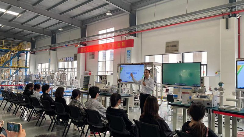 氟碳树脂耐候性解析：如何选择最佳耐候性产品